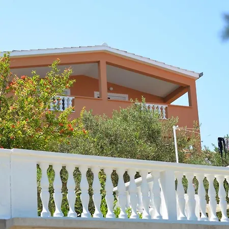 16589b Apartment *