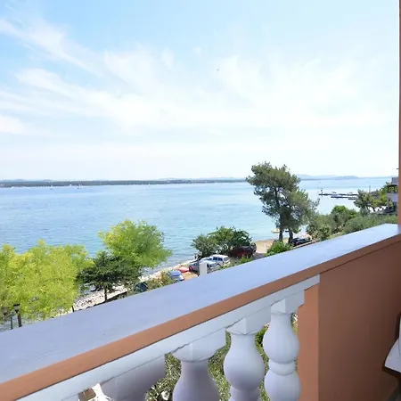 16589b Apartment