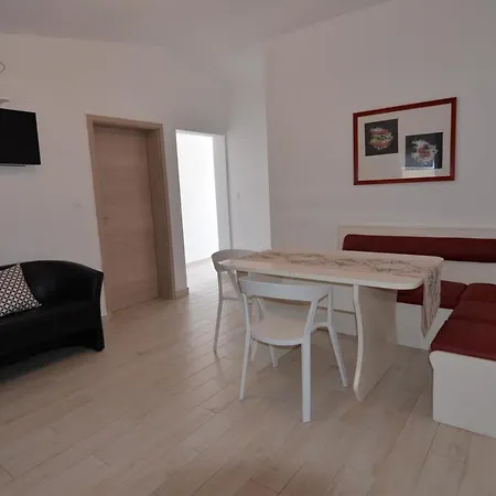 16589b Apartment